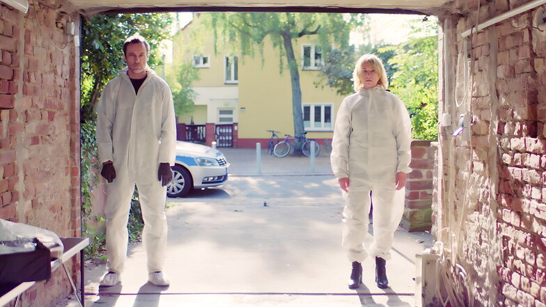 Ein toter Mann in einem Einfamilienhaus in Berlin-Lichtenberg führt Susanne Bonard (Corinna Harfouch) und Robert Karow (Mark Waschke) in ungeahnte Abgründe.