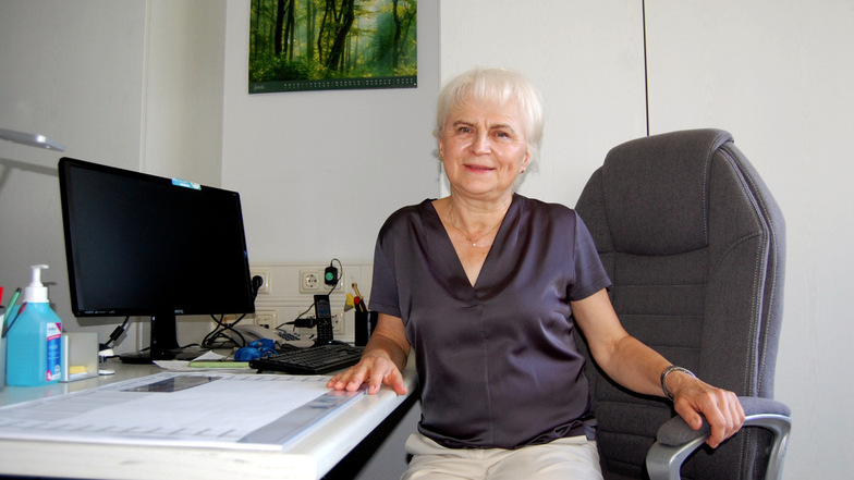 Dr. Angela Schramm hat vor ziemlich genau 30 Jahren eine eigene Praxis in Hoyerswerda eröffnet. Seit 20 Jahren betreibt sie ihre Praxis in Ärztehaus am Seenland-Klinikum. Diese gibt sie nun an einen Nachfolger ab.