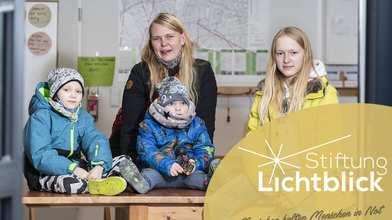 Sie können wieder lachen: Mutter Patricia Lehmann und ihre Kinder Oliver (l.), Moritz und Miriam. Der Achtjährige hat die Krebserkrankung überwunden.