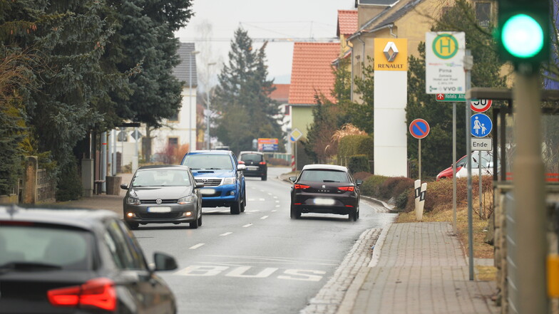 Blick in die Liebstädter Straße stadteinwärts: Ab 12. April muss die Trasse auf diesem Abschnitt halbseitig gesperrt werden.