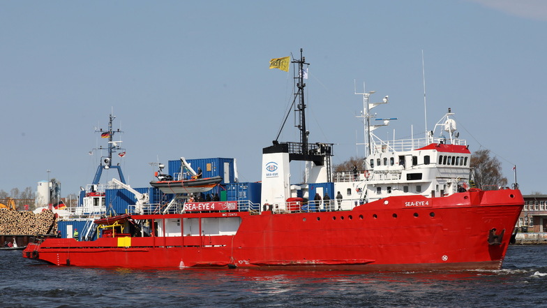 Das Schiff der Regensburger Hilfsorganisation Sea-Eye bietet Platz für die Erstversorgung geretteter Menschen.