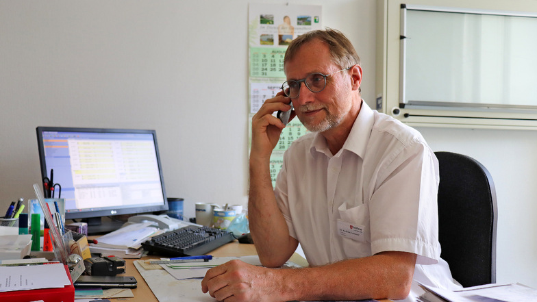 Chefarzt Dr. med. Andreas Lammert bei der Telefonsprechstunde