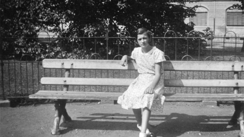 Früher wohnte die Dresdnerin in Pieschen. Auf dem Foto, am Leisniger Platz aufgenommen, war sie etwa 20Jahre alt.