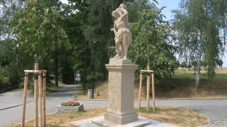 Die Statue des Heiligen Sebastian in Schweinerden wurde aufwendig saniert. Sie stammt von 1635.