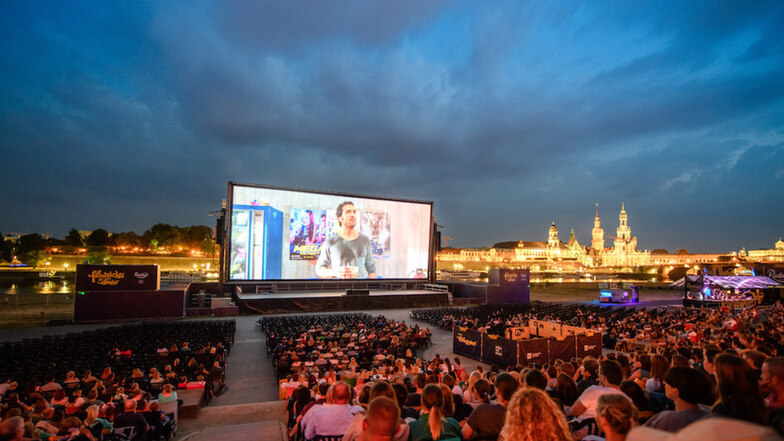 Großes Kino erwartet die Zuschauer vor der Kulisse Dresdens. 