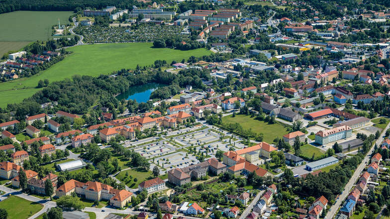Der Landkreis zieht Anfang des Jahres das Sozialamt aus Kamenz nach Bautzen ab. Später sollen weitere Ämter folgen. Sowohl das Ausländeramt, als auch das Gesundheitsamt in seiner jetzigen Struktur verbleiben am Verwaltungsstandort (im Bild).