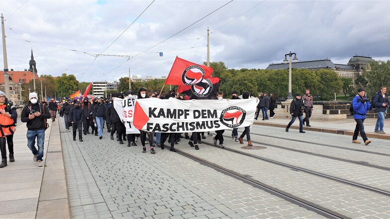 Der Demonstrationszug "Faschismus bekämpfen" zog aus der Neustadt ins Stadtzentrum.