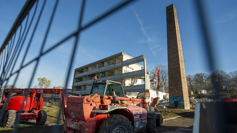 Der Abriss der früheren Moritzburger Mittelschule kommt voran. Und sorgt für Aufregung. Das Heizhaus und ein Teil des Schulhauses wurden bereits abgerissen.