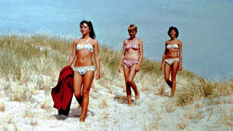 Jeder weiß, was ein Bikini ist. Aber kaum jemand, dass er benannt wurde nach dem jenem Atoll im Pazifik, über dem die USA jede Menge Atombomben explodieren ließen.