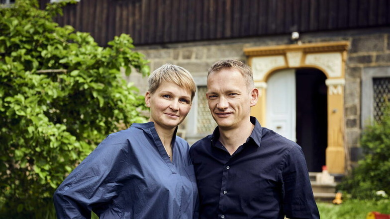 Christina und Tom Umbreit aus Dresden haben ein altes Faktorenhaus in Ebersbach zum Urlaubsdomizil gemacht. Dafür gab's jetzt einen Bundes-Preis.