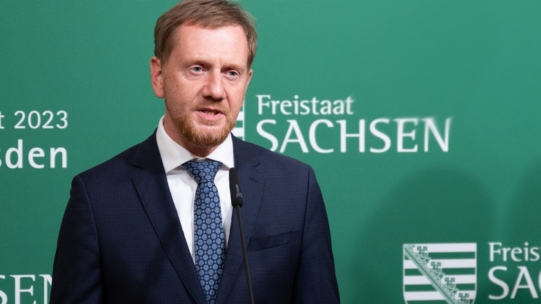 Sachsens Ministerpräsident Michael Kretschmer reagiert auf den Hilferuf der Kommunen aus dem Landkreis Görlitz.