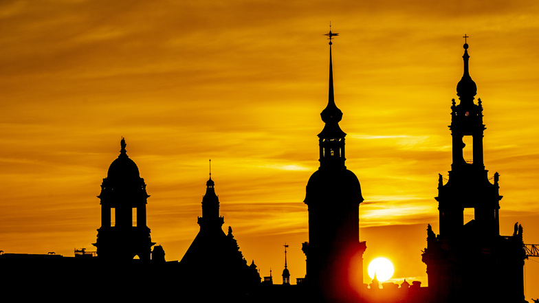 Dresdens Silhouette im Sonnenuntergang.