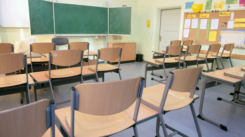 Die Stühle sind hochgestellt. In der Oberlausitz fehlen Lehrer.