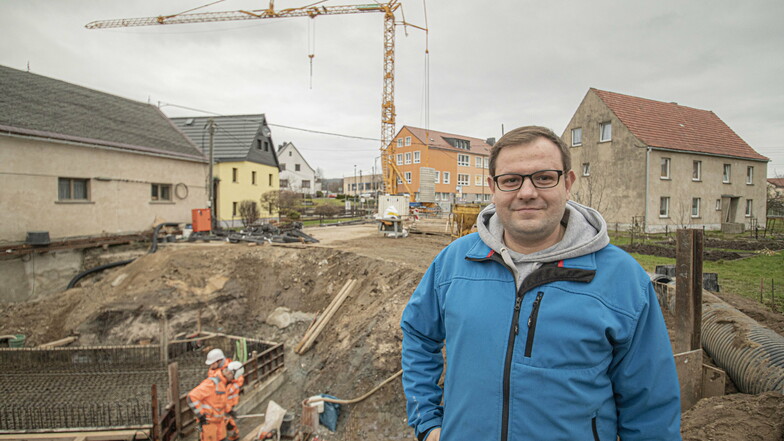 Großnaundorfs Bürgermeister Christian Rammer ist froh, dass es mit der Baustelle in seinem Dorf vorangeht.