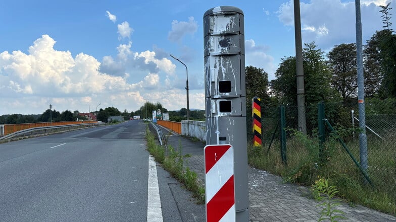 Die Videosäule in Fahrtrichtung Polen.