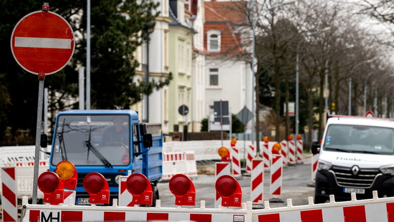 Seit September 2022 wird in Bautzen an der Kreuzung von Löbauer Straße, Paulistraße und Fichtestraße gebaut – mal unter Vollsperrung, mal einseitig befahrbar. Ende Juni soll es wieder freie Fahrt geben.