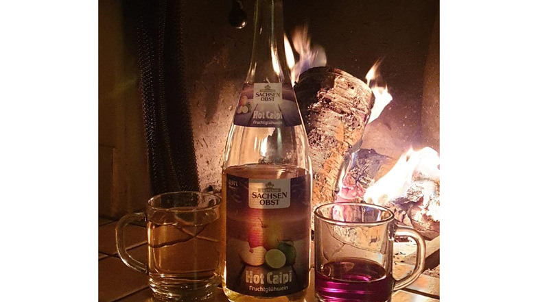 Wenn das mal nicht das perfekte Getränk für einen tollen vorweihnachtlichen Mädelsabend ist: die Glühweinsorte Hot Caipi.