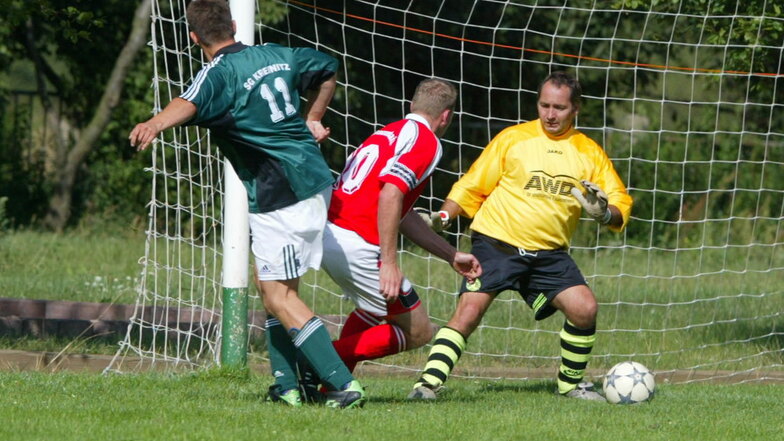 Symbolfoto: Hier kickt die SG Kreinitz gegen den SV Frauenhain in der 1. Kreisklasse. Beide Vereine wurden als Gewinner des Vereinssportwettbewerbs 2023 ausgezeichnet.