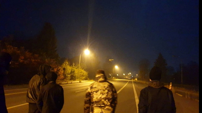 Ein Screenshot aus der Telegram-Gruppe "Aktionsgruppe Zittau". In der Nacht zum Sonntag patrouillierte diese offenbar an der Grenze.
