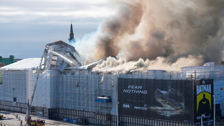 Großbrand in Kopenhagen - Feuerwehr räumt mehrere Gebäude