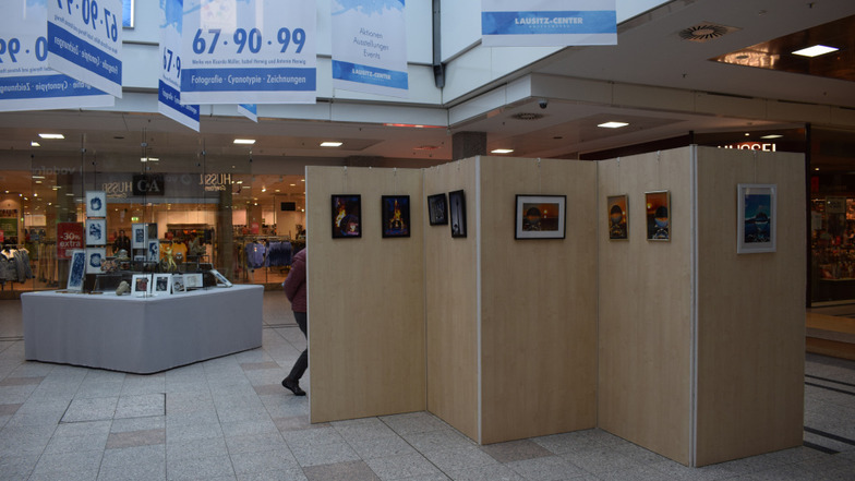 Im Lausitz-Center Hoyerswerda wird am heutigen Donnerstag die Ausstellung „67, 90, 99“ eröffnet.