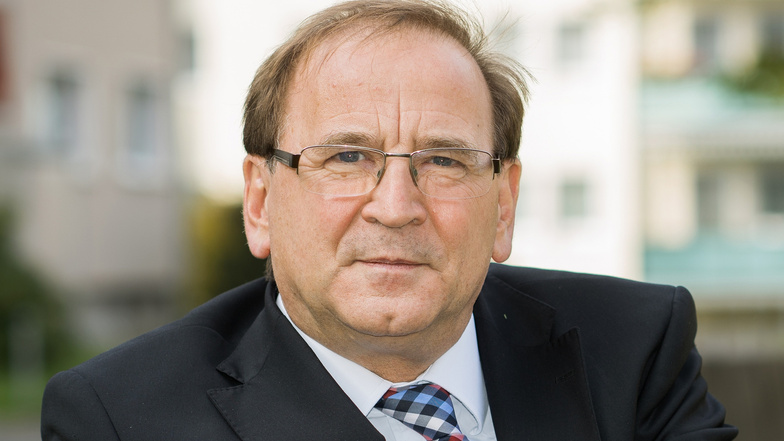Jürgen Opitz (63, CDU) ist seit sieben Jahren Bürgermeister und seit 1990 im Heidenauer Rathaus – und will das auch bleiben. „Das Thema IPO ist ein sehr komplexes Vorhaben mit Chancen und Risiken.“