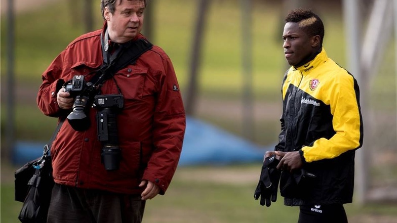 Am vergangenen Samstag trainierte Moussa Koné zum ersten Mal mit seiner neuen Mannschaft. Als er den Trainingsplatz betrat, waren zahlreiche Fotografen vor Ort - unter anderem auch Olaf Rentsch.