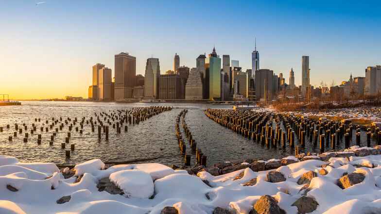 Blick auf das winterliche Manhatten mit dem  One World Trade Center building.