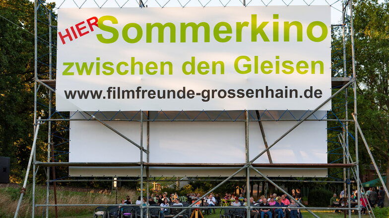 Ab 17. Juli soll erneut Sommerkino zwischen den Gleisen stattfinden. Die Großenhainer Filmfreunde laden an den Stadtpark ein.