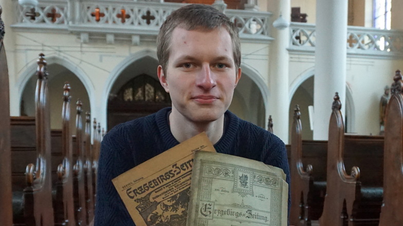 Einen ganzen Stapel historischer Erzgebirgs-Zeitungen fand Vojtech Šafránek im Turm der Elisabethkirche von Teplice-Šanov (Teplitz-Schönau). Er hilft als Redakteur mit, die Tradition fortzusetzen.