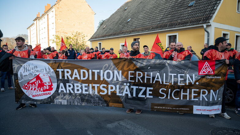 Die Waggonbauer erhalten bei ihren Protestaktionen in Görlitz auch immer wieder Unterstützung von den Siemens-Mitarbeitern.