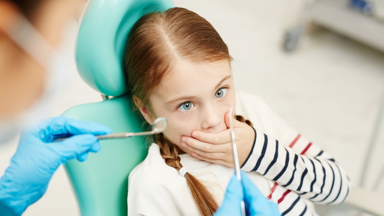 Wenn die Mama Angst vorm Zahnarzt hat, sind auch Kinder keine großen Fans vom Praxisbesuch. Ein Problem für die Gesundheit ihrer Zähne.
