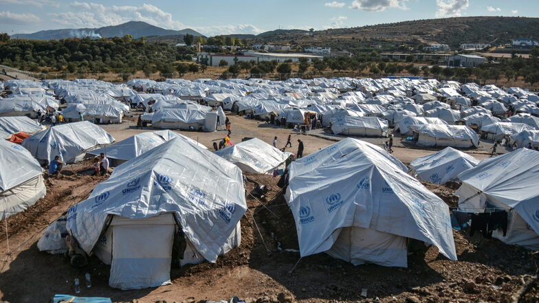 Migranten im Flüchtlingslager "Kara Tepe" auf Lesbos.
