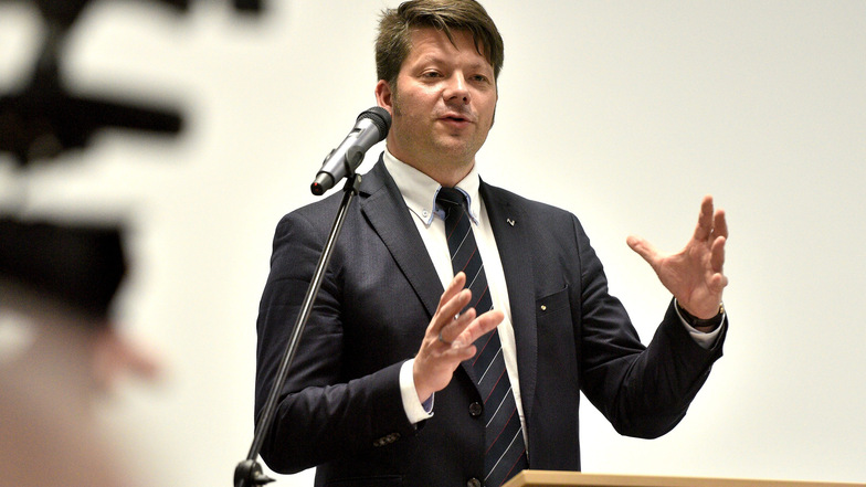 OB Thomas Zenker bei seiner Rede zur Eröffnung der Hauptturnhalle in Zittau