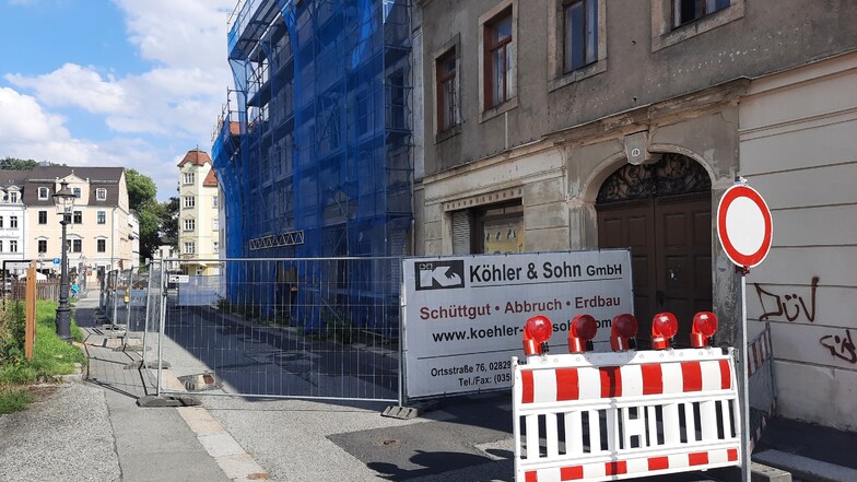 Die Albertstraße in Zittau ist in Höhe der Hausnummern 16 und 18 voll gesperrt.