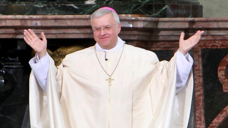 Der Rheinländer Heiner Koch ist der 49. Bischof der drittkleinsten deutschen Diözese und Nachfolger von Joachim Reinelt, der Anfang 2012 in den Ruhestand ging.