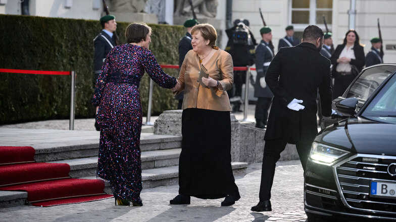 Regierung zahlt noch immer für Merkels Styling