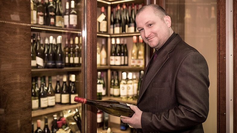 Westphalenhof-Gastgeber Oliver Westphal im Wein-Kontor, das auch jetzt geöffnet hat.