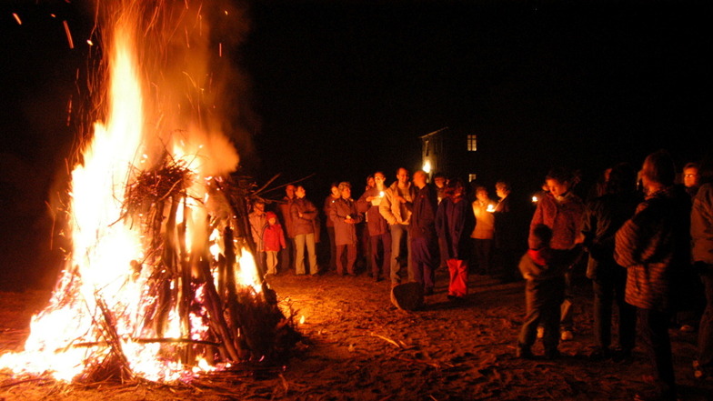 Symbolfoto: Osterfeuer sind ein beliebter Brauch in Deutschland. Auch im Landkreis Meißen brennen etliche.