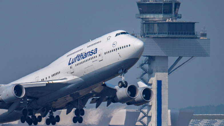 Lufthansa hat für Juli 900 Flüge innerhalb Deutschlands und Europas an den Drehkreuzen in Frankfurt und München aus dem System genommen.