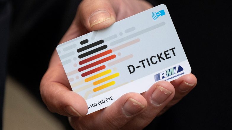 Ein "D-Ticket" im Chipkartenformat. Mit dem Ticket gibt es immer noch technische Probleme.