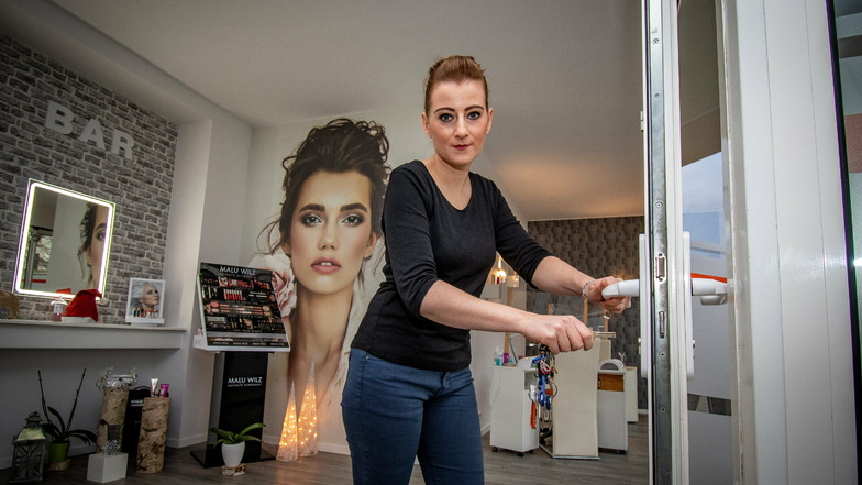 Auch das Kosmetikstudio von Gina Wendler an der St.-Georgen-Straße in Döbeln bleibt weiter geschlossen. Nur für den Verkauf von Produkten sowie eine Hautberatung, mit Abstand, kann sie für die Kunden noch ihre Tür öffnen.