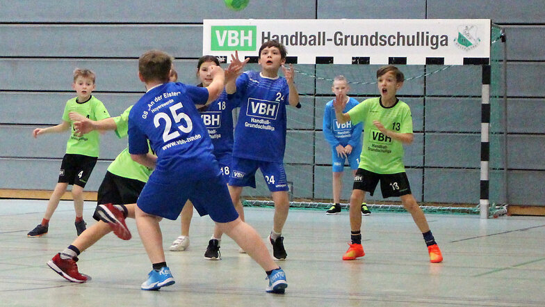 Ist hier schon der eine oder andere Handball-Crack der Zukunft zu sehen? Bei der VBH-Handball-Grundschulliga zeigen die jungen Sportler vollen Einsatz.