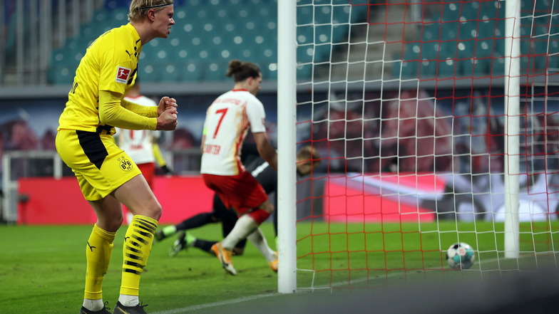 Er jubelt erneut über zwei Treffer in Leipzig: Erling Haaland schießt Borussia Dortmund zum Sieg im Spitzenspiel gegen RB.