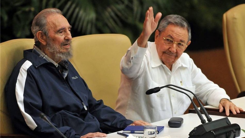 2011: Kubas amtierender Präsident Raul Castro und sein Bruder.