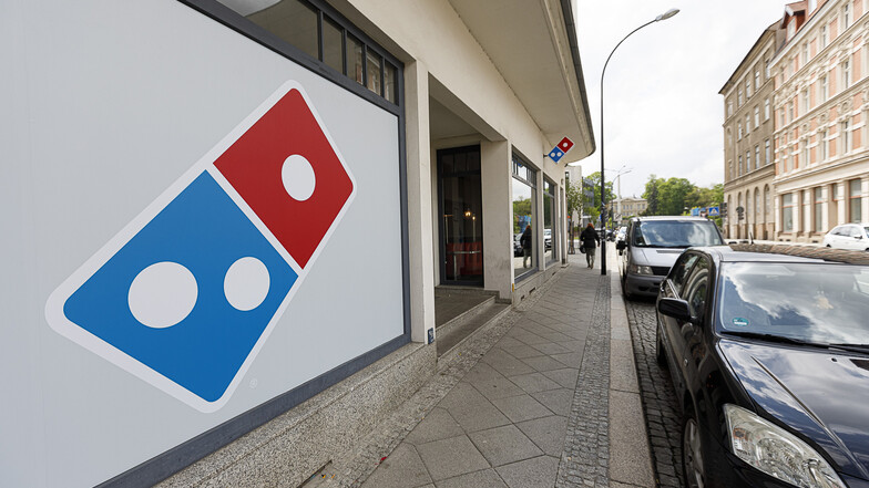 Hallo Pizza war einmal: Nach dem Verkauf der Kette sieht der Lieferdienst an der Jakobstraße nun so aus.