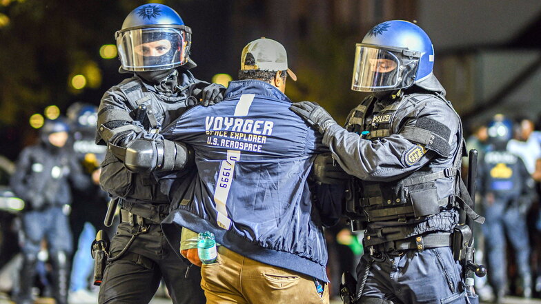 Polizisten zeigen sich empört über Ausschreitungen in Stuttgart