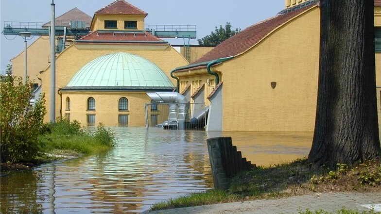 Die Elbeflut machte im August 2002 auch vor dem Klärwerk in Kaditz nicht Halt.