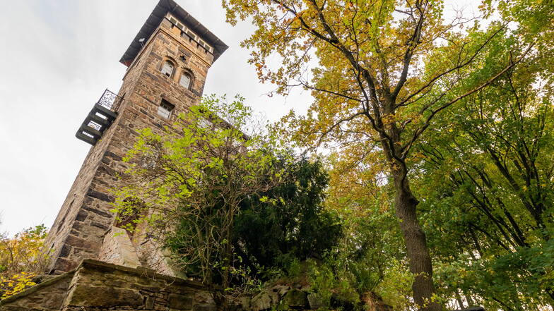 Neben dem Turm auf dem Czorneboh soll das Bismarck-Denkmal wiedererrichtet werden. Die SPD im Stadtrat hat zunächst zugestimmt - nun aber ihre Meinung geändert.
