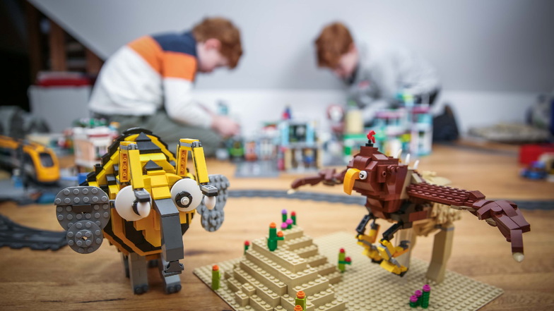 Kleine Bau-Künstler aus Dresden bei der Lego-Challenge